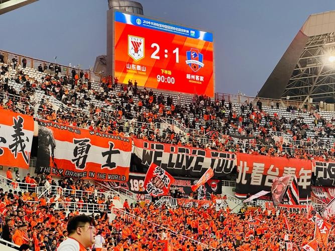 满场嘘声中皇马门神超级扑救!朝蓝军球迷疯狂庆祝 满场嘘声中皇马门神超级扑救!朝蓝军球迷疯狂庆祝